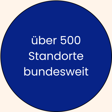 Über 500 Standorte bundesweit in einem blauen Kreis.